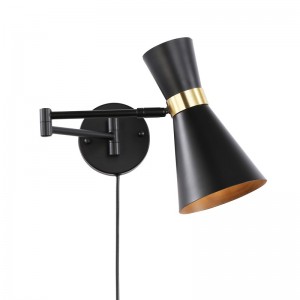 Gold-schwarze schwenkbare Leuchte E27 für Wandmontage - minimalistisch
