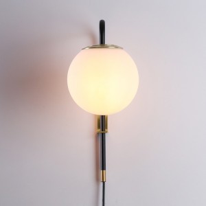 Zeitgenössische Wandleuchte BILSEN mit Opalglaskugel - E27 Fassung - Interieur, Designerlampe, Deko