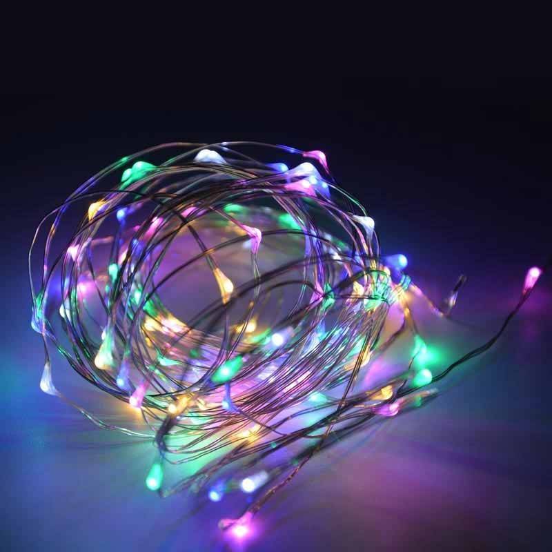Kupferdraht mit LED-Leuchten in verschiedenen Farben