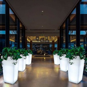 White Resin RGBW LED Flowerpot, 45x45x70cm, 24W, IP67, Rechargeable