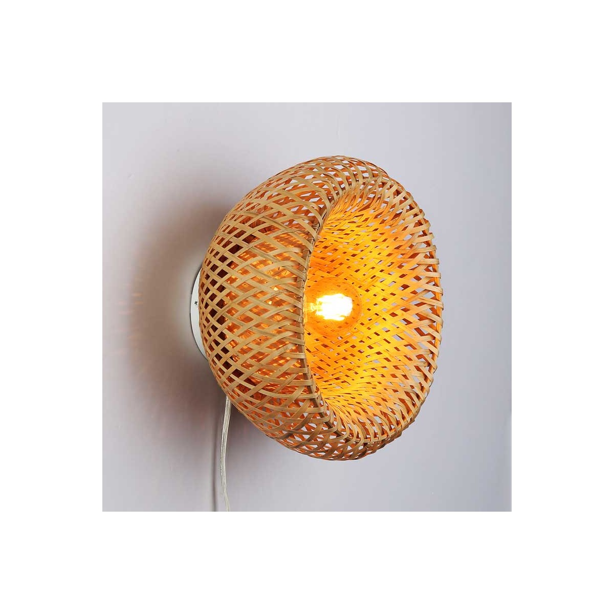 Wicker wall light on