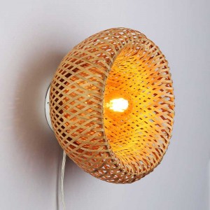 Wicker wall light on