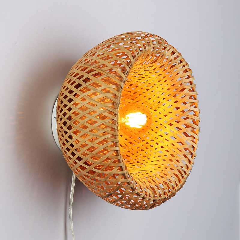 Wicker wall light on