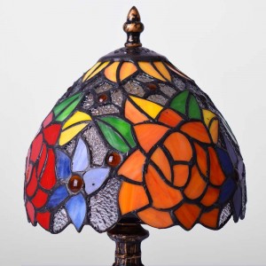 Tiffany-inspired lamp with glass decoration with metal base