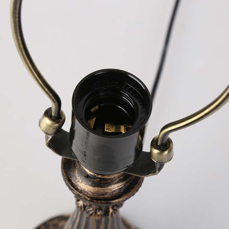 Tiffany-inspired lamp with floral mosaic in crystal Tiffany-inspired lamp with floral mosaic in crystal