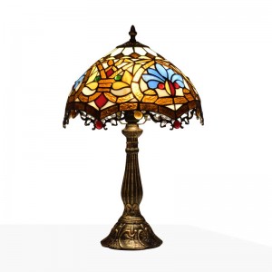 Tiffany-inspired lamp with floral mosaic in crystal