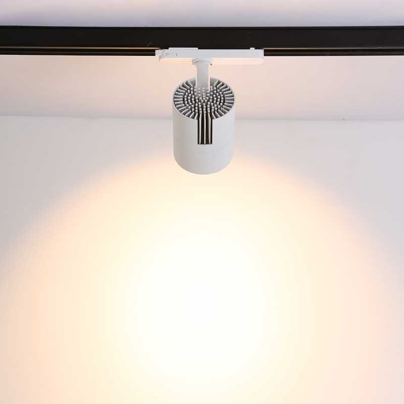 CCT three-phase track spotlight with integrated Philips Xitanium driver CCT three-phase track spotlight with integrated Philips Xitanium driver