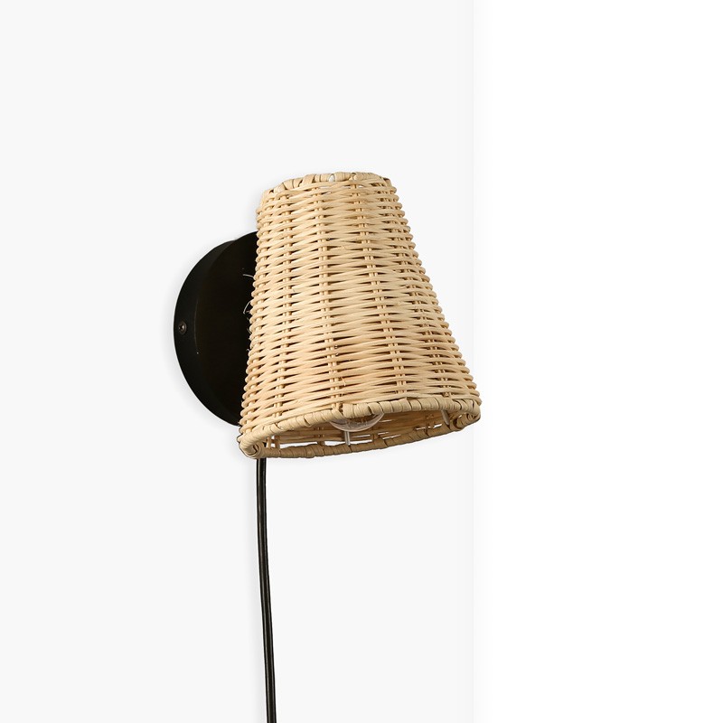 Wicker wall light with "Blind" plug. E27