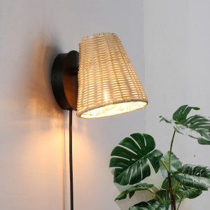 Wicker wall light with "Blind" plug. E27