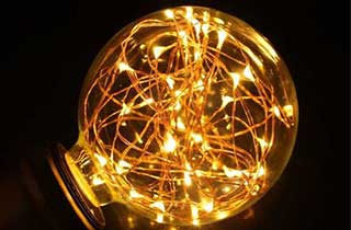 bombilla fairy bulb light encendida en color cálido
