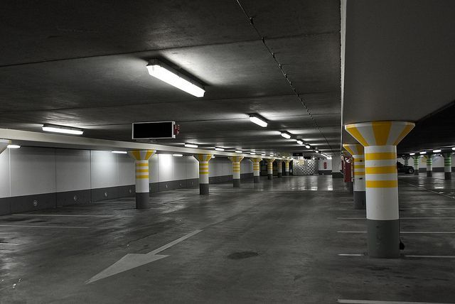 ÉCLAIRAGE LED DE PARKING ET DE GARAGES