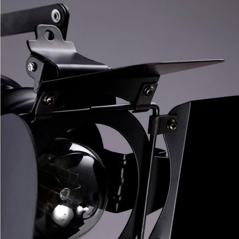 detalle frontal lampara de techo industrial vintage metal negro