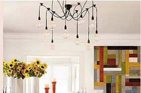 Lámpara araña negra moderna con un toque vintage