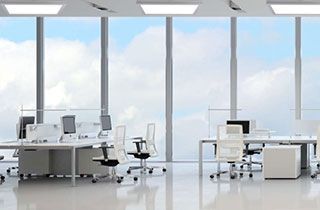 oficina iluminada con paneles led 60x30 de superficie