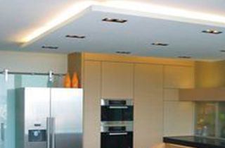 kardans y focos led QR111 instalados en isla de cocina