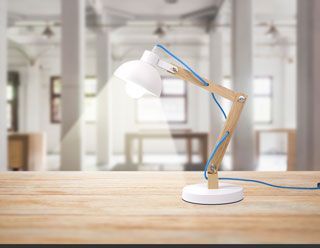 Lámpara Flexo Dakota de madera para escritorio de la serie natural lamps