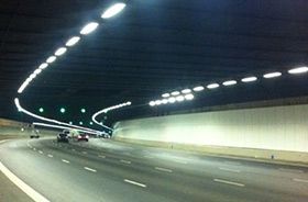 iluminacion tunel con pantallas estancas