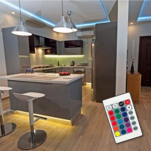 Kit di strisce LED RGB da 5 m con alimentatore, telecomando e controller