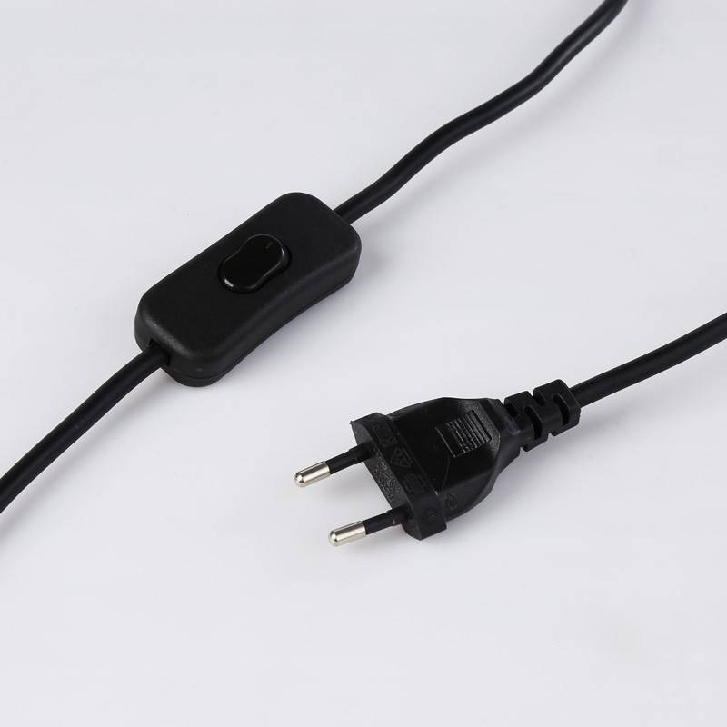 Lampada da tavolo in legno "WOODA". Lampada da tavolo in legno "WOODA".