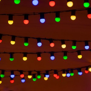 Ghirlanda LED con cavo nero 10 lampadine LED multicolore - 8 metri