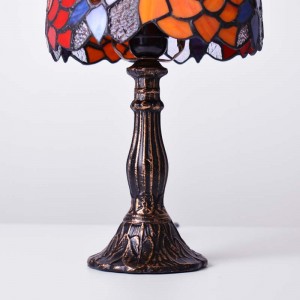 Lampada di ispirazione Tiffany con decorazione in vetro e base in metallo