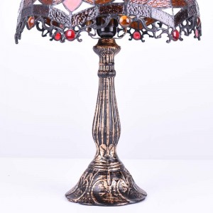 Lampada ispirata al Tiffany con mosaico floreale in vetro