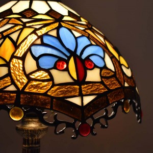 Lampada d'ispirazione Tiffany con mosaico floreale in vetro