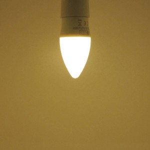 Lampadina LED a candela E27 4,2W opale