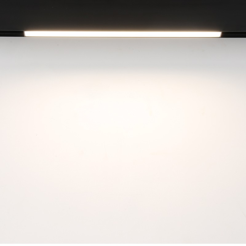 Faretto lineare LED opalino a binario magnetico 48V - 10W - Nero