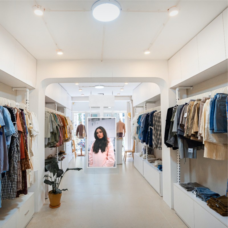 Display pubblicitario LCD a sospensione Full HD 55" - bifacciale - IP20 Display pubblicitario LCD a sospensione Full HD 55" - bifacciale - IP20