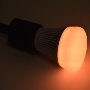 Lampadina LED RGBWW E27 8W a radiofrequenza