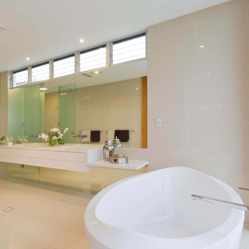 KIT Anello downlight quadrato 93x93mm (bianco/champagne) + Lampadina GU10 5,4W + Portalampada KIT Anello downlight quadrato 93x93mm (bianco/champagne) + Lampadina GU10 5,4W + Portalampada