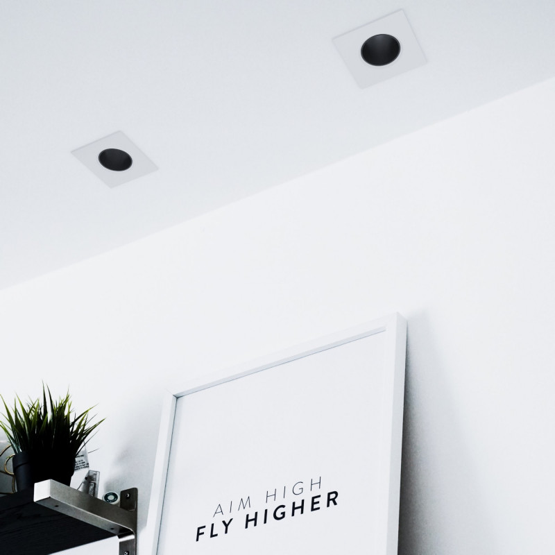 KIT Anello downlight quadrato 93x93mm (nero/bianco) + lampadina GU10 5,4W + portalampada KIT Anello downlight quadrato 93x93mm (nero/bianco) + lampadina GU10 5,4W + portalampada