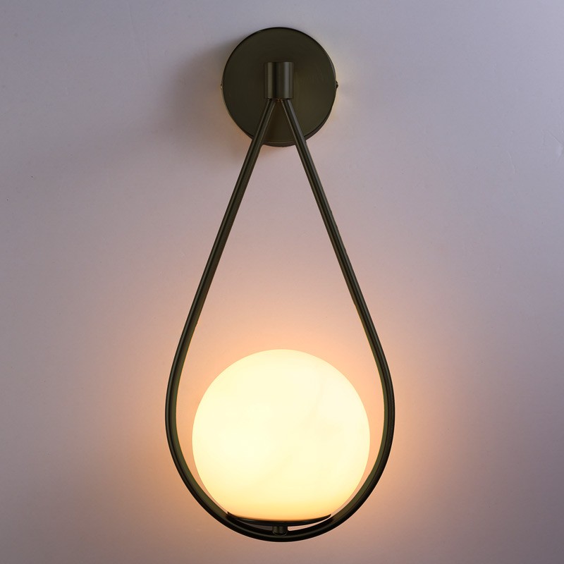 Clara" gouden glazen bol wandlamp