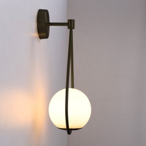 Clara" gouden glazen bol wandlamp
