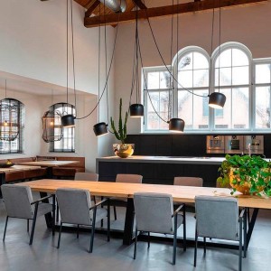 Zwarte hanglamp eetkamer "BLUS" inspiratie Flos Aim