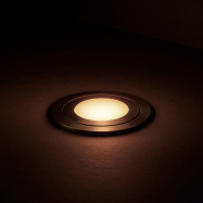 Wbudowana w podłogę lampa...