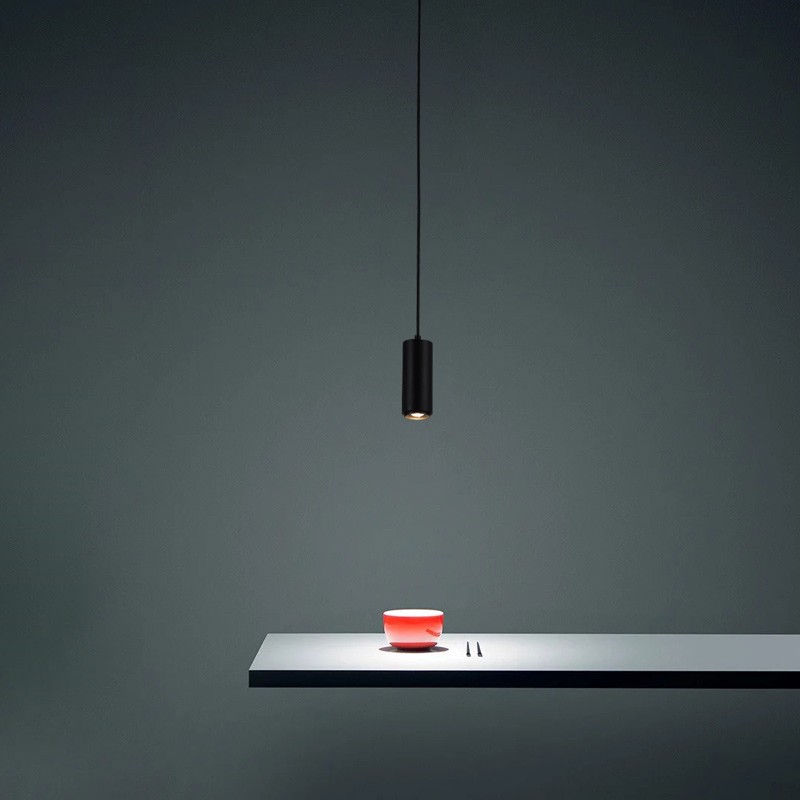 Reflektor wiszący z regulowanym kątem świecenia 8W 2800K