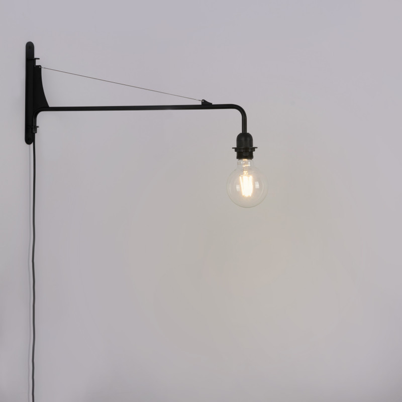 Regulowana lampa ścienna z kablem i wtyczką "Pitt".