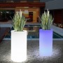 Vaso LED RGBW de Resina Branca, 40x80cm, 5W, IP65, sem fios