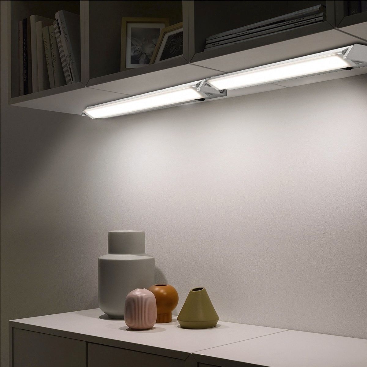 Luminária linear de LED 60cm orientável para móveis e cozinha 10W IP20