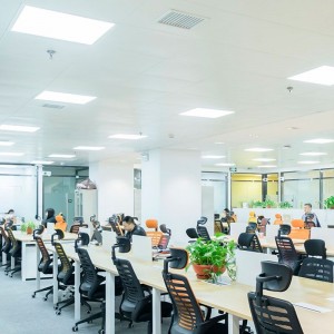 Painéis LED slim 60X60 cm - Driver Philips  para instalações comerciais como: escritórios, escolas, hospitais.