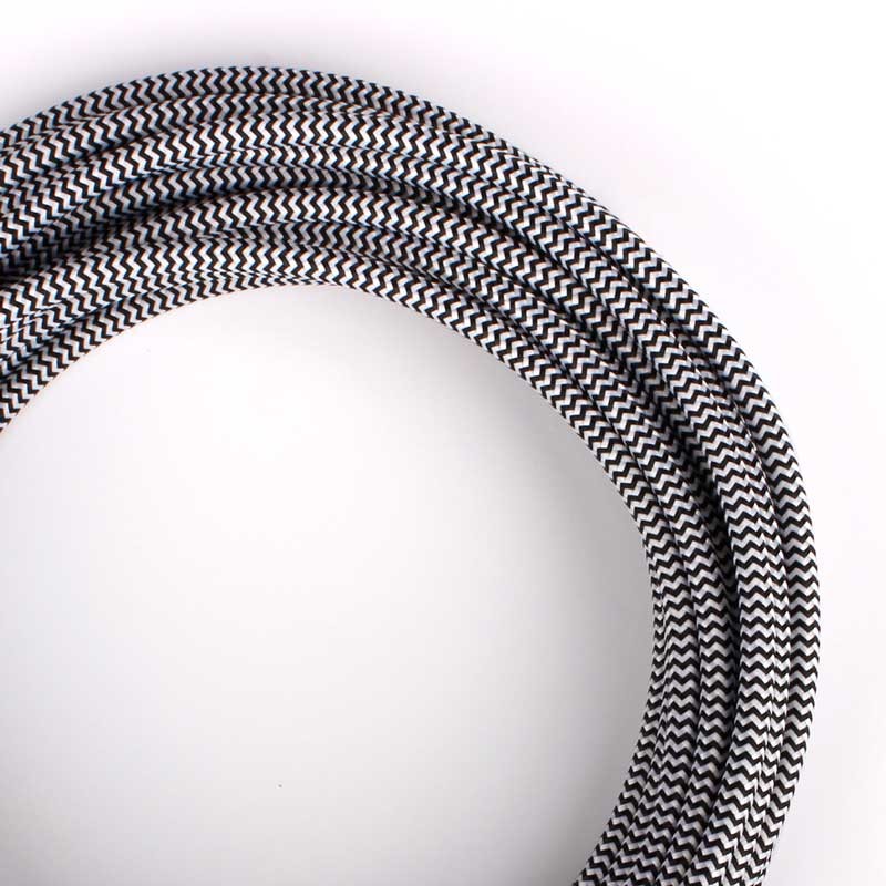 Cabo eléctrico branco e preto em forma de ZIGZAG Cabo eléctrico branco e preto em forma de ZIGZAG