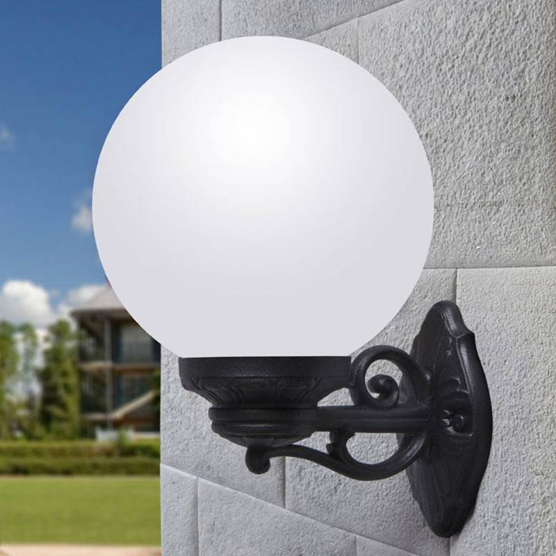 CANDEEIRO DE PAREDE EM VIDRO OPALINO FUMAGALLI BISSOG250 PRETO COM CASQUILHO E27