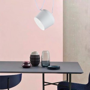 Candeeiro suspenso branco moderno "Agos" inspirado no design de Flos Aim