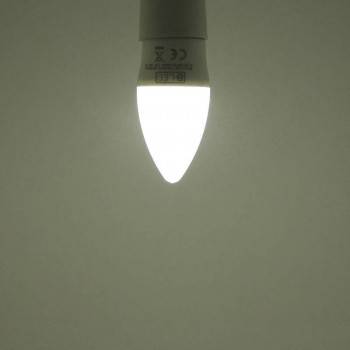 Lâmpada vela LED E14 C37 5W Opalina Lâmpada vela LED E14 C37 5W Opalina