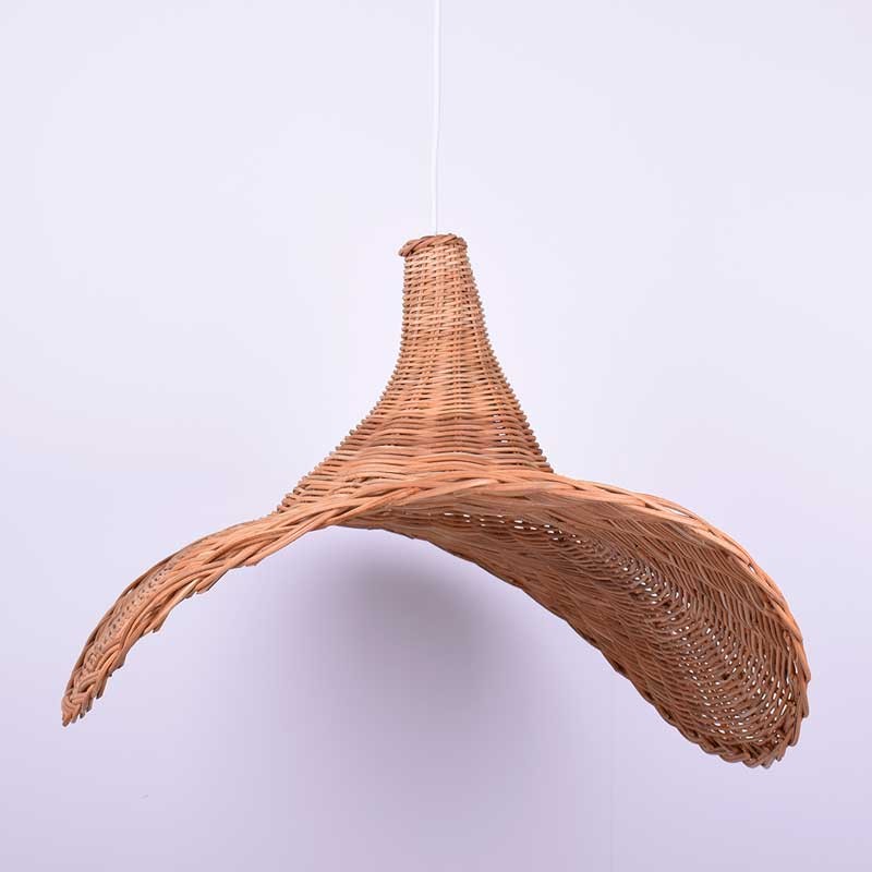 Candeeiro de vime feito manualmente Candeeiro de vime feito manualmente