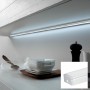 perfil de alumínio para fita LED instalado na cozinha 17x8mm _ Branco