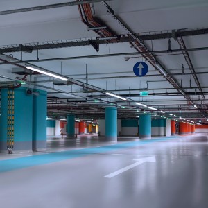 Iluminação estanque linear para espaços de armazenamento e garagens