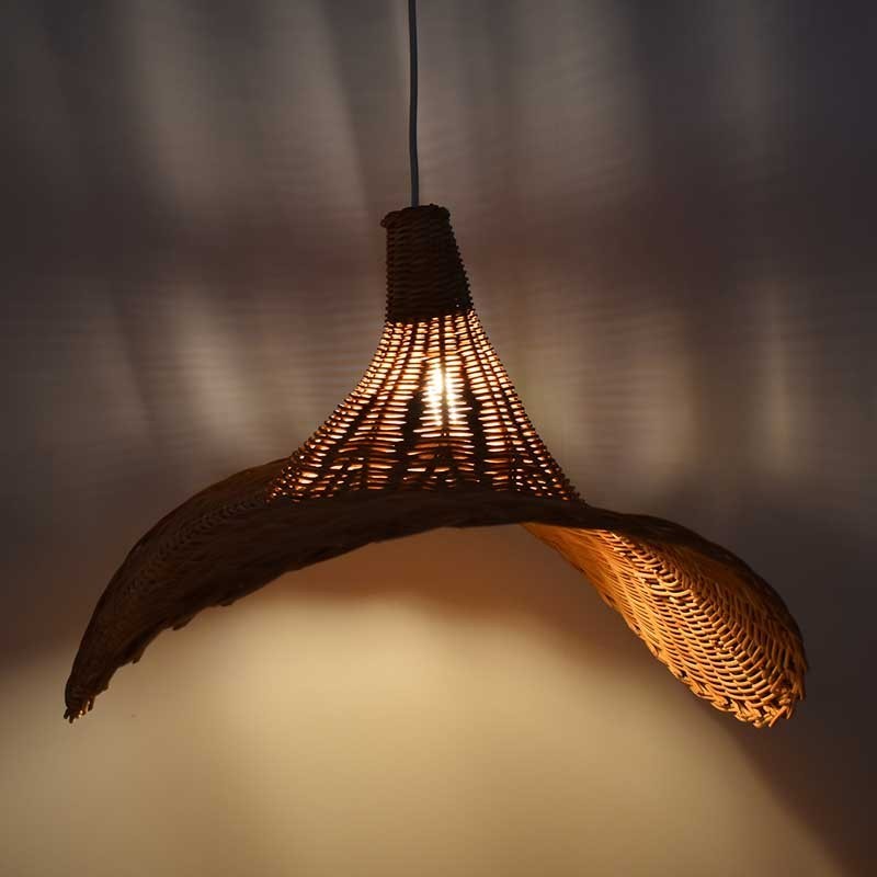 Candeeiro de teto  em formato de chapéu Candeeiro de teto  em formato de chapéu